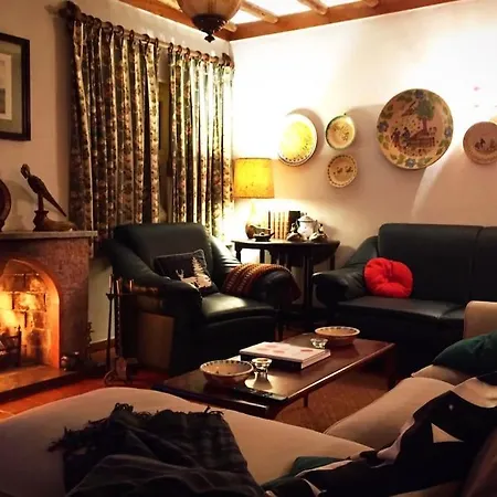 Дом отдыха Charming House In With Private Pool