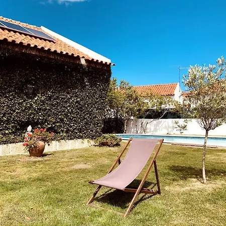 Дом отдыха Charming House In With Private Pool Синтра