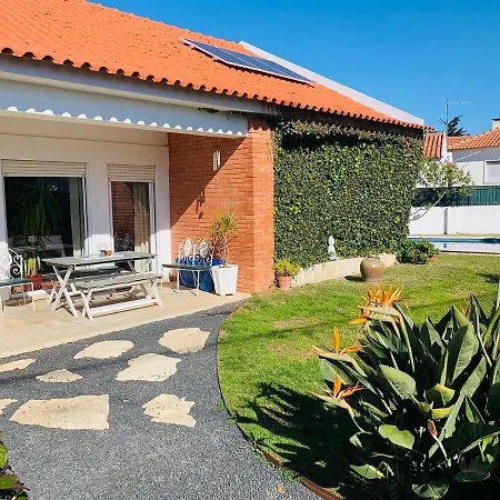 Дом отдыха Charming House In With Private Pool Синтра